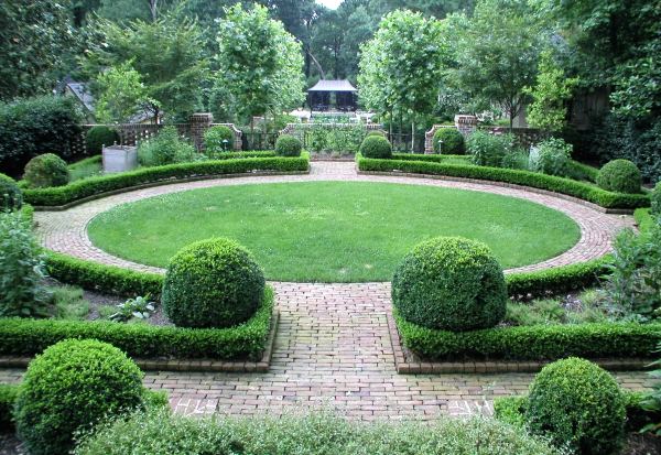 Qual é o melhor local para construir um lago ornamental?